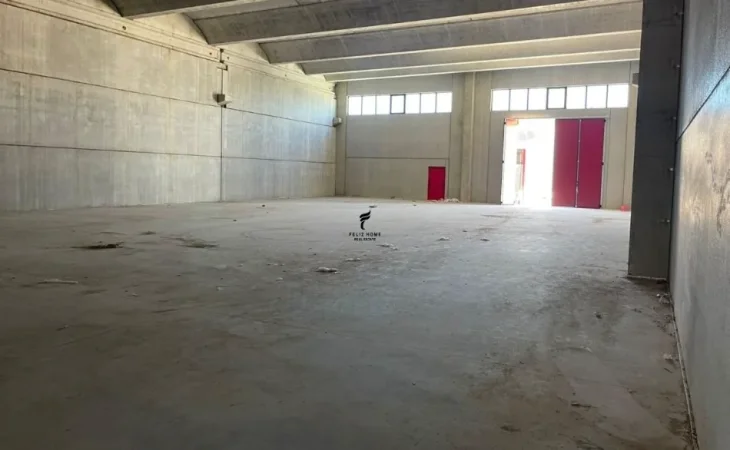 Tirane, jepet me qera magazine Kati 0, 1.000 m² 3.000 € (VORE)
