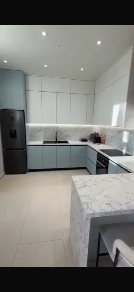 Në Green Coast ofrohet për shitje një krah i Twin Villa, totalisht i pabanuar dhe i mobiluar në mënyrë moderne, i menduar për ata që kërkojnë më shumë