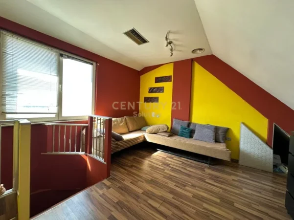 Tirane, shitet apartament duplex 3+1+Ballkon Kati 4, 220 m² 325.500 € (kodra e diellit)