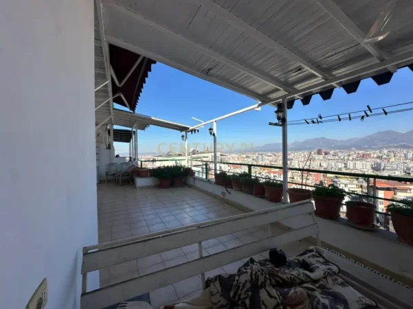 Tirane, shitet apartament duplex 3+1+Ballkon Kati 4, 220 m² 325.500 € (kodra e diellit)