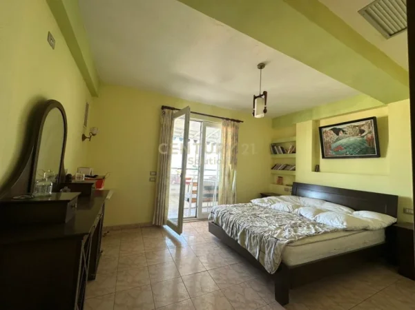 Tirane, shitet apartament duplex 3+1+Ballkon Kati 4, 220 m² 325.500 € (kodra e diellit)