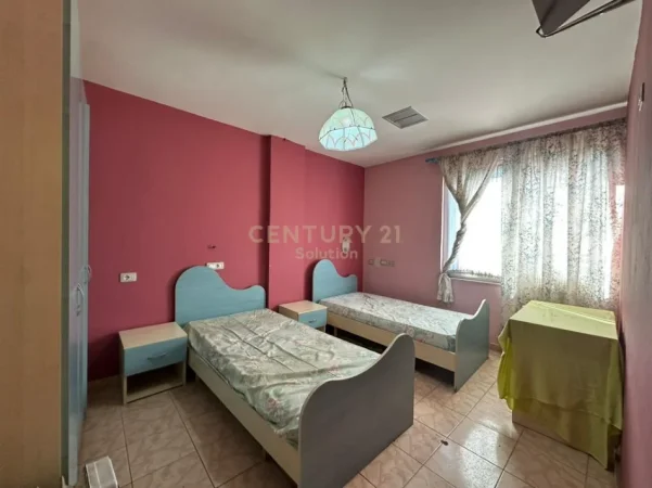 Tirane, shitet apartament duplex 3+1+Ballkon Kati 4, 220 m² 325.500 € (kodra e diellit)