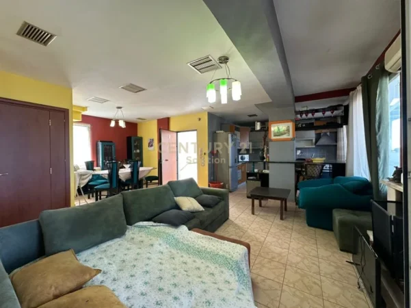 Tirane, shitet apartament duplex 3+1+Ballkon Kati 4, 220 m² 325.500 € (kodra e diellit)