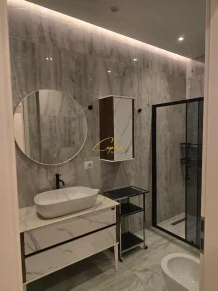 Tirane, jepet me qera apartament 2+1 Kati 3, 102 m² 900 € (BULEVARDI I RI)
