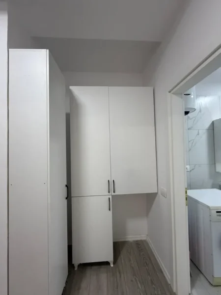 Tirane, jepet me qera apartament 1+1+Ballkon Kati 5, 70 m² 400 € (Urban Gate, Astir)