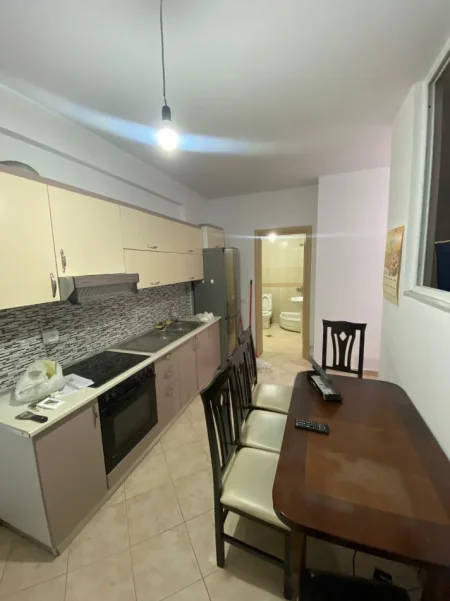 Jepet me qera apartament 1+1 me cmim 500 € tek KOMUNA E PARISIT