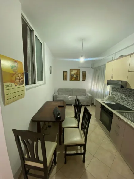 Jepet me qera apartament 1+1 me cmim 500 € tek KOMUNA E PARISIT