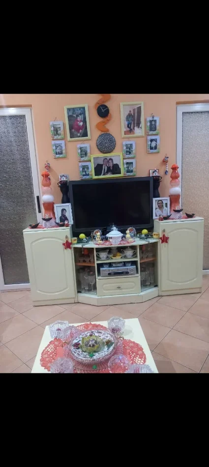 Tirane, jepet me qera apartament 1+1 Kati 4, 46 m² 500 € (BLLOKU)