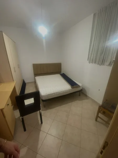 Jepet me qera apartament 1+1 me cmim 500 € tek KOMUNA E PARISIT