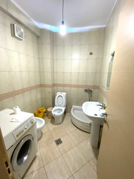 Jepet me qera apartament 1+1 me cmim 500 € tek KOMUNA E PARISIT
