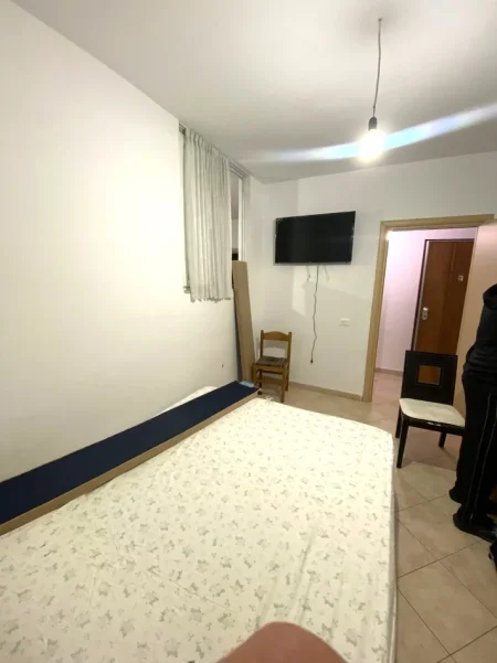 Jepet me qera apartament 1+1 me cmim 500 € tek KOMUNA E PARISIT