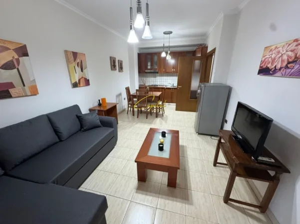 Tirane, jepet me qera apartament 1+1 Kati 2, 65 m² 450 € (KODRA E DIELLIT)