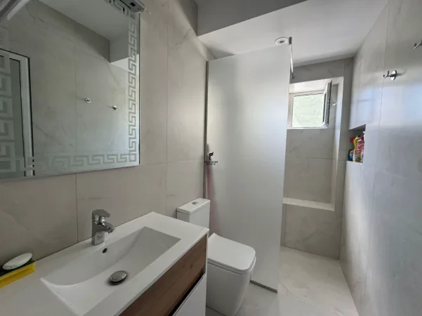 Tirane, jepet me qera apartament 1+1 Kati 1, 100 m² 900 € (BLLOKU)