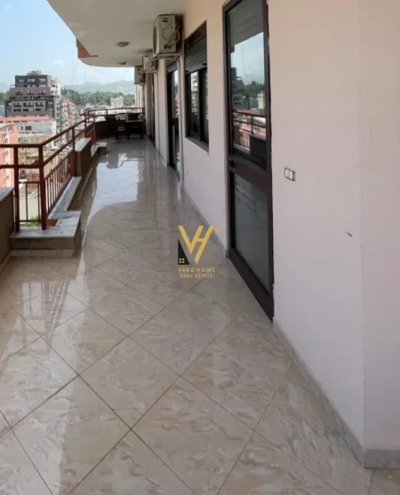 Tirane, jepet me qera apartament 2+1+Ballkon Kati 8, 145 m² 1.000 € (BLLOK)