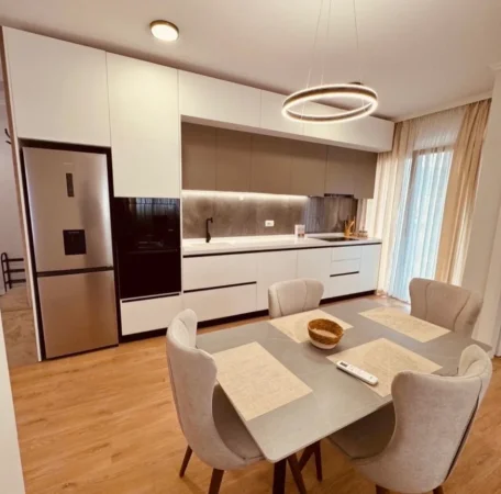Tirane, jepet me qera apartament 2+1 Kati 4, 120 m² 1.300 € (Rruga e Durresit)