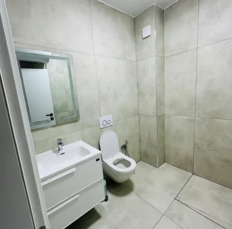 Tirane, jepet me qera apartament 2+1 Kati 4, 120 m² 1.300 € (Rruga e Durresit)