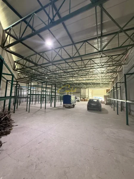 Tirane, jepet me qera magazine Kati 0, 800 m² 4.000 € (AUTOSTRADA TR-DR)