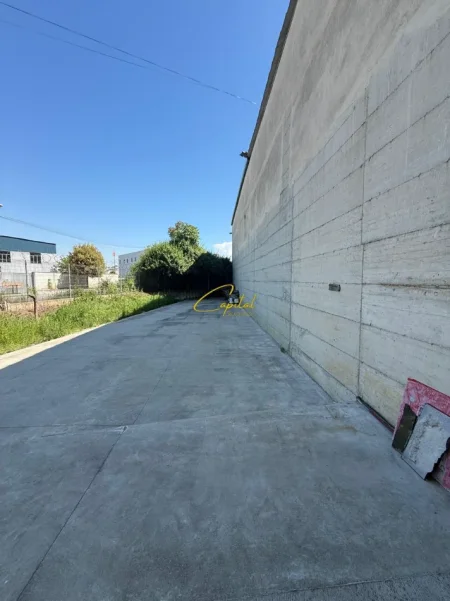 Tirane, jepet me qera magazine Kati 0, 800 m² 4.000 € (AUTOSTRADA TR-DR)