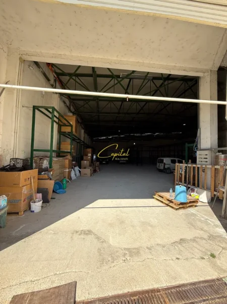 Tirane, jepet me qera magazine Kati 0, 800 m² 4.000 € (AUTOSTRADA TR-DR)