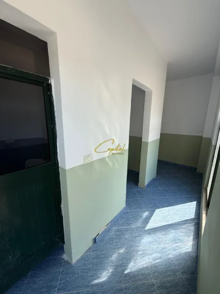 Tirane, jepet me qera magazine Kati 0, 800 m² 4.000 € (AUTOSTRADA TR-DR)