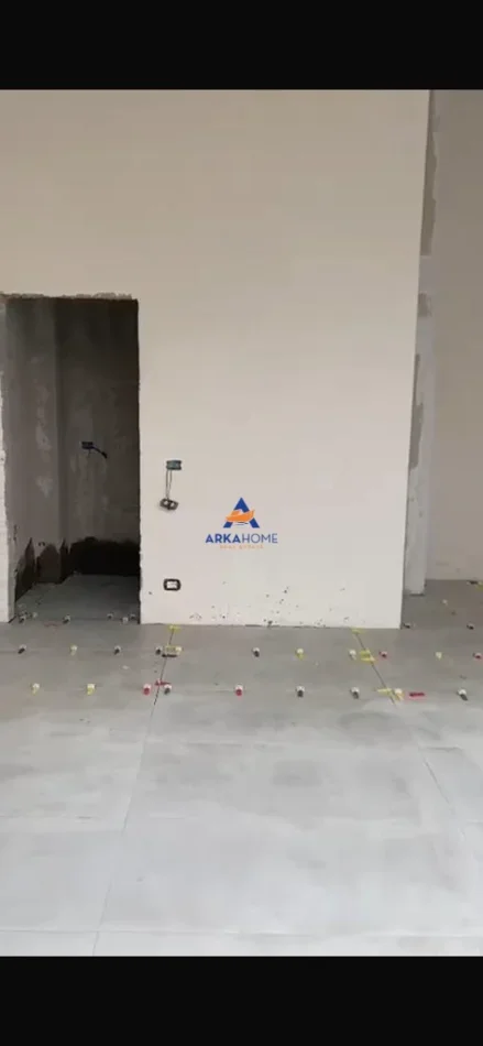 Tirane, jepet me qera ambjent biznesi Kati 0, 55 m² 735 € 