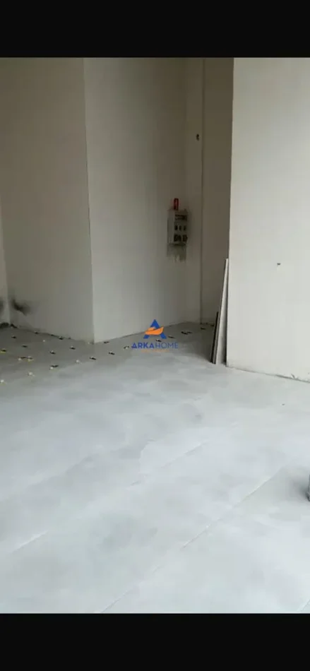 Tirane, jepet me qera ambjent biznesi Kati 0, 55 m² 735 € 