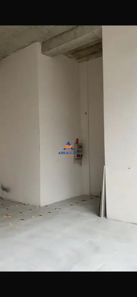 Tirane, jepet me qera ambjent biznesi Kati 0, 55 m² 735 € 