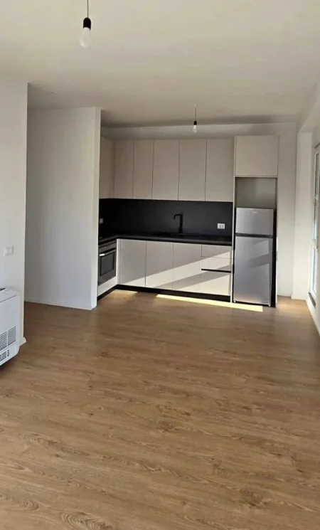 Tirane, jepet me qera zyre Kati 4, 110 m² 650 € (RRUGA EGNATIA)