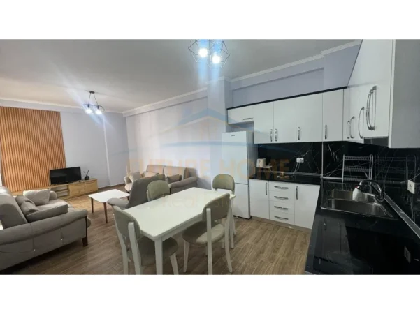 Tirane, jepet me qera apartament 2+1+Ballkon Kati 5, 105 m² 500 € (well astir)