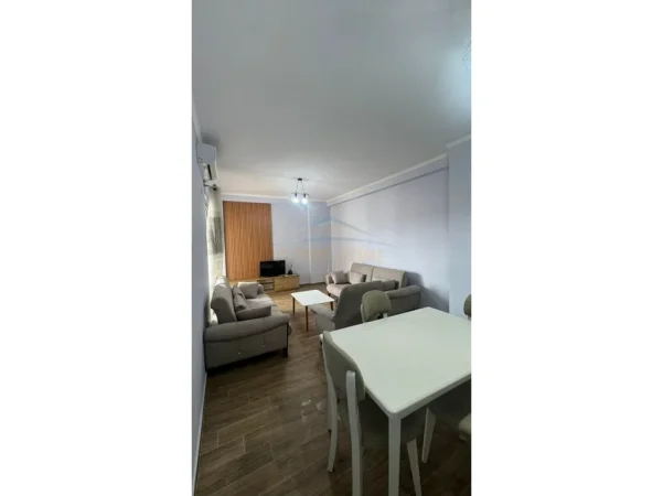 Tirane, jepet me qera apartament 2+1+Ballkon Kati 5, 105 m² 500 € (well astir)