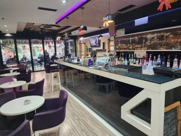 Tirane, jepet me qera bar-kafe Kati 0, 93 m² 1.500 € (Shyqyri Brari)