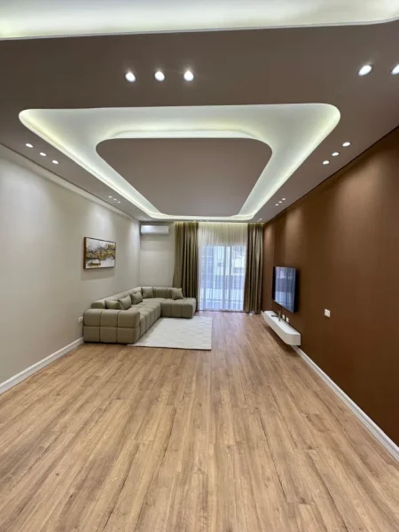 Tirane, shitet apartament 2+1+Ballkon Kati 1, 104 m² 215.000 € (Rr e kavsjes)