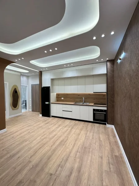 Tirane, shitet apartament 2+1+Ballkon Kati 1, 104 m² 215.000 € (Rr e kavsjes)