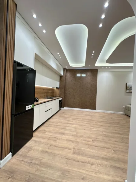 Tirane, shitet apartament 2+1+Ballkon Kati 1, 104 m² 215.000 € (Rr e kavsjes)