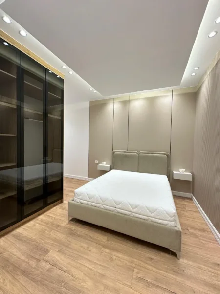 Tirane, shitet apartament 2+1+Ballkon Kati 1, 104 m² 215.000 € (Rr e kavsjes)