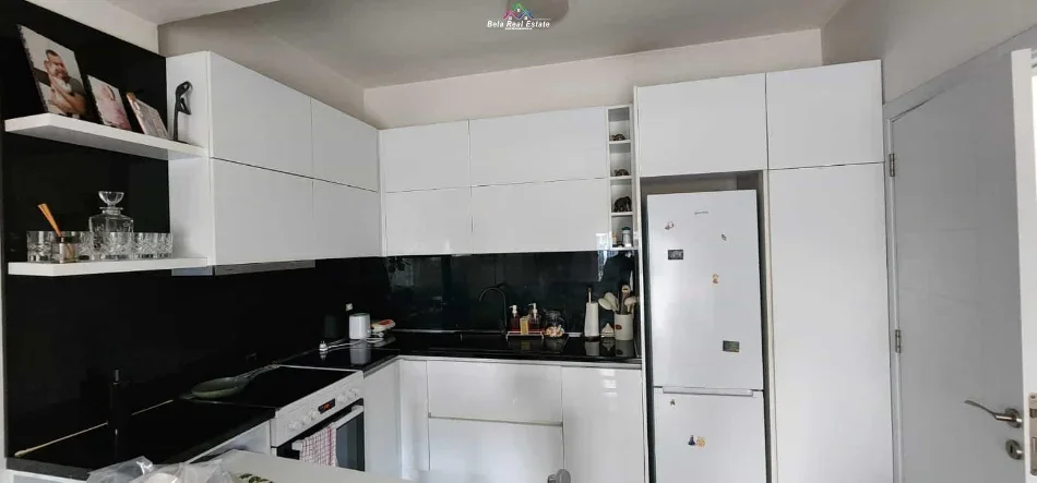 Tirane, jepet me qera apartament 2+1+Ballkon Kati 3, 75 m² 570 € (kompleksi golden park)
