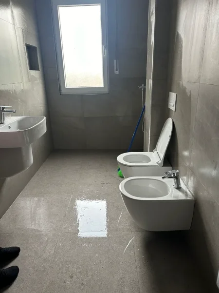 Tirane, jepet me qera zyre , 105 m² 600 € (Paskuqan)