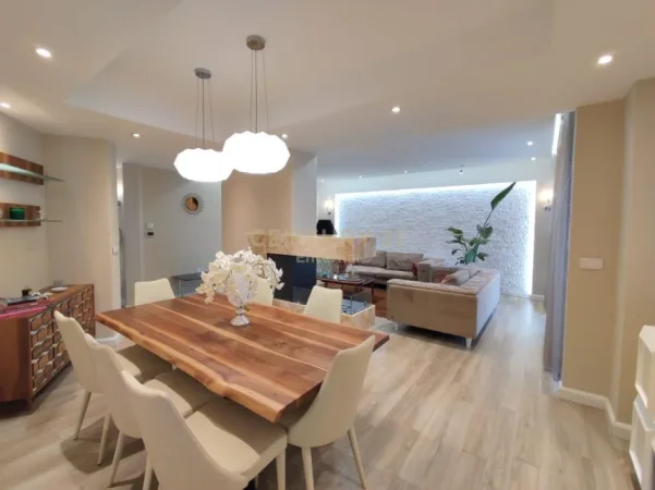 Tirane, jepet me qera apartament 3+1+Ballkon Kati 3, 190 m² 2.000 € (liqeni i tiranes rezidenca nobis)