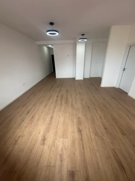 Tirane, shes apartament 2+1 Kati 3, 92 m² 175.000 € (Rruga Rrapo Heka)