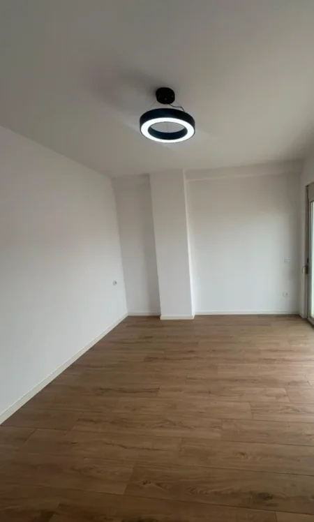 Tirane, shes apartament 2+1 Kati 3, 92 m² 175.000 € (Rruga Rrapo Heka)