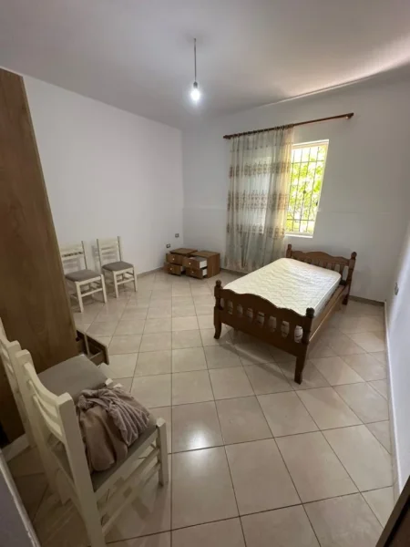 Tirane, jepet me qera ambjent biznesi Kati 1, 60 m² 350 € (Hyrje Private 11 5 Maj 350 Euro Muaj 3)