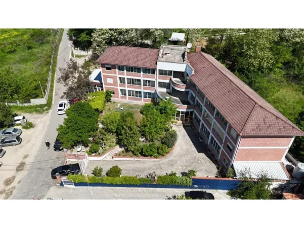 Tirane, jepet me qera hotel Kati 0, 1.601 m² 5.000 € (linze)