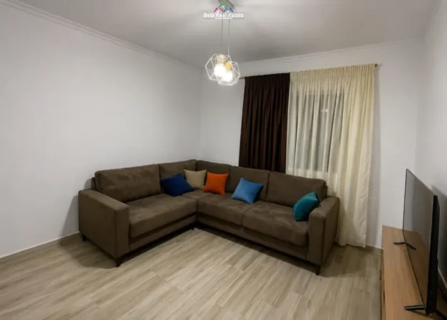 Tirane, jepet me qera Vile 1+1+Ballkon Kati 1, 50 m² 520 € (vace zela)