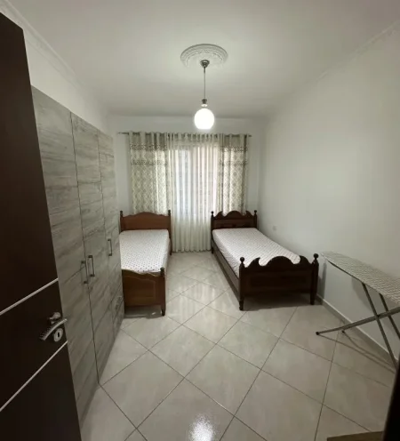 Tirane, jepet me qera apartament 2+1 Kati 2, 100 m² 620 € (loni ligori)