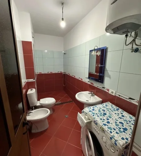 Tirane, jepet me qera apartament 2+1 Kati 2, 100 m² 620 € (loni ligori)
