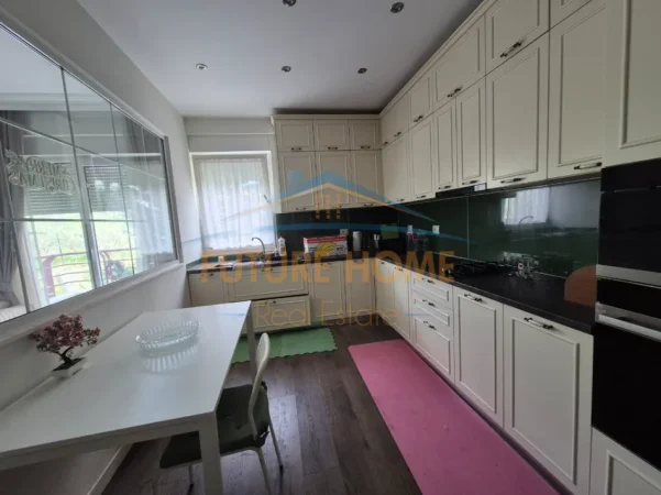 Tirane, jepet me qera apartament 2+1+2 Kati 4, 135 m² 1.050 € (LIQENI I THATE , Kompleksi FZ 2)