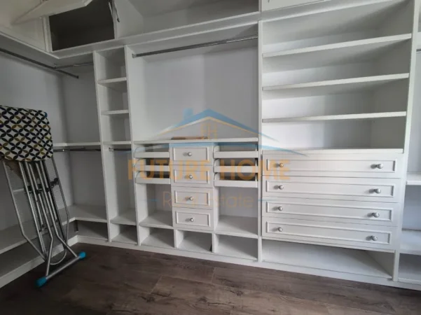 Tirane, jepet me qera apartament 2+1+2 Kati 4, 135 m² 1.050 € (LIQENI I THATE , Kompleksi FZ 2)