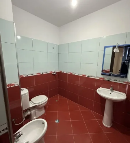 Tirane, jepet me qera apartament 2+1 Kati 2, 100 m² 620 € (Rruga loni Ligori)