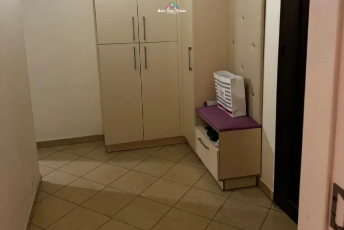 Tirane, jepet me qera apartament 1+1+Ballkon Kati 4, 50 m² 420 € (astir)