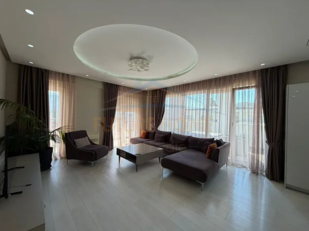 Tirane, jepet me qera apartament 3+1+2 Kati 4, 188 m² 1.400 € (LIQENI I THATE , Kompleksi FZ)